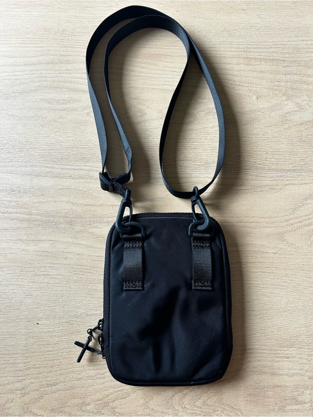 Lululemon Athletica Easy Access Black Sling Crossbody Bag w/ Removable Straps - Picture 2 of 3